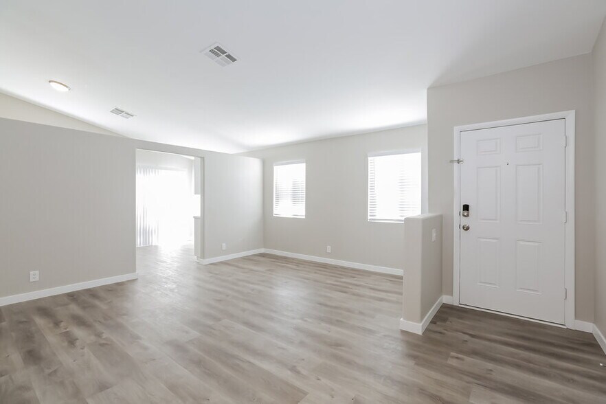 Building Photo - 8253 10 Gallon Ct