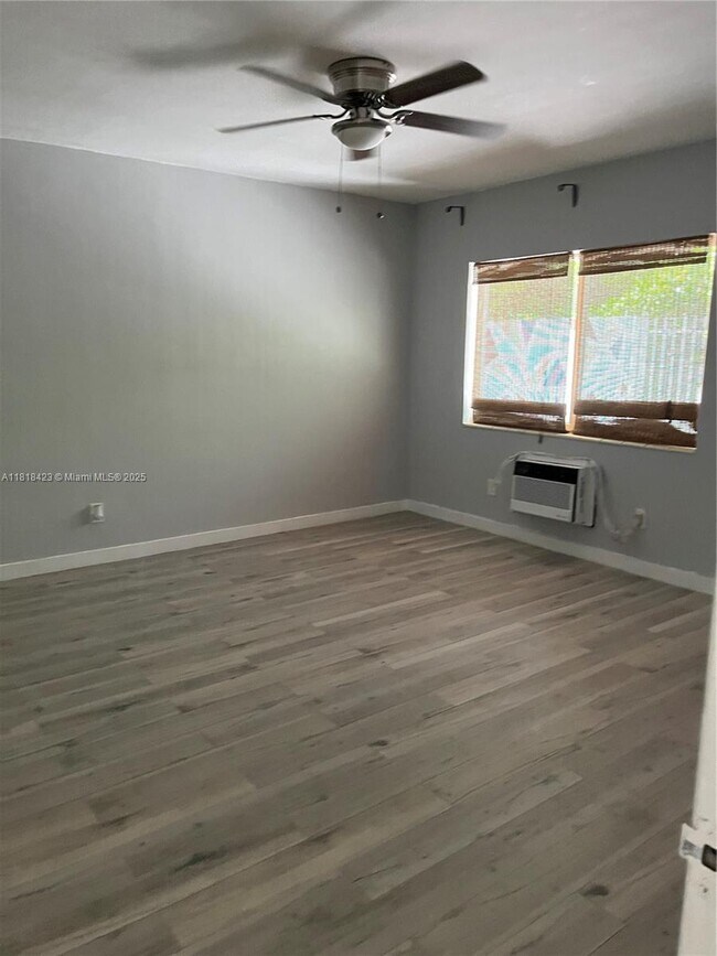 Building Photo - 8415 Crespi Blvd