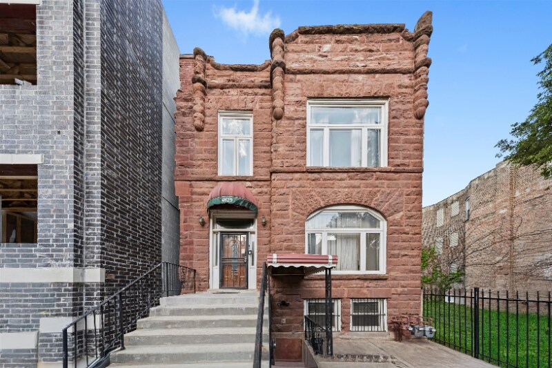 Primary Photo - 4829 S St Lawrence Ave