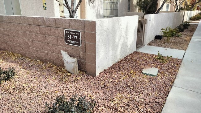 Building Photo - Townhome with Loft + Two Bedrooms/Baths - Designed for Comfort in Gated Community