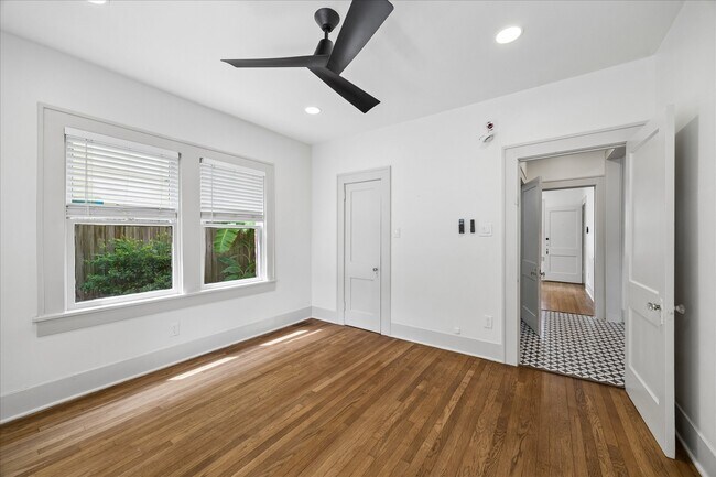 Building Photo - 2408 White Oak Dr