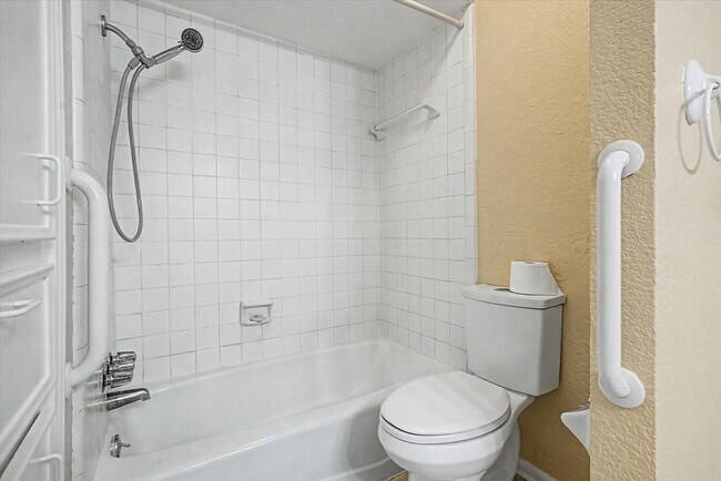Building Photo - 7315 Foxside Ln