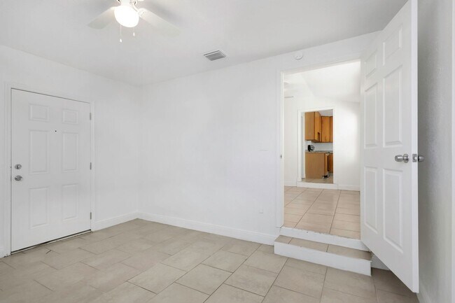 Building Photo - 5148 Tampa Bay Growth Fund 2 LLC