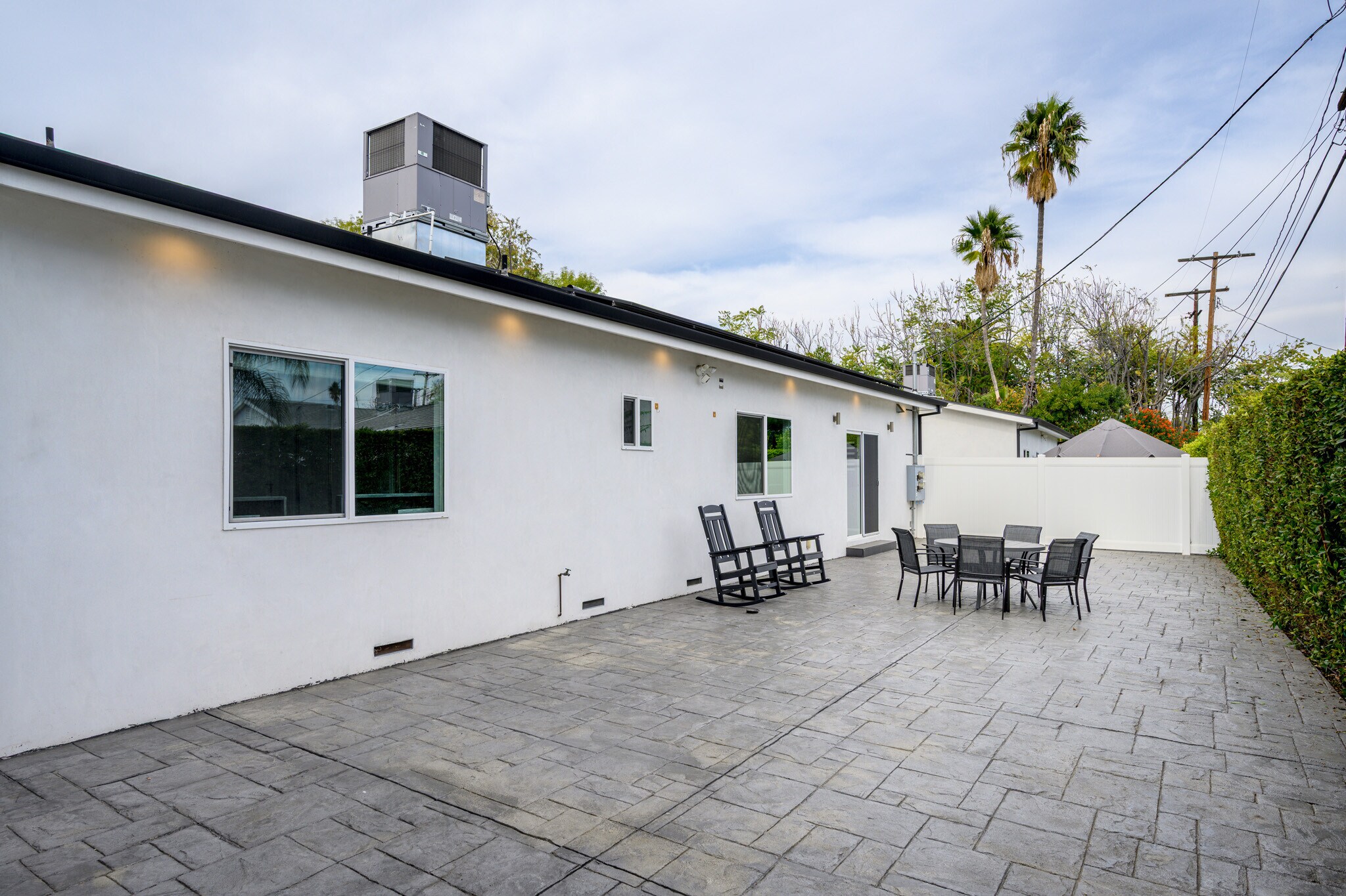 Building Photo - 13311 Wixom St