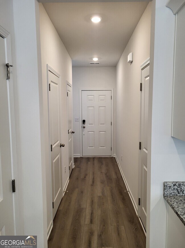 Building Photo - 248 Kenoot Dr