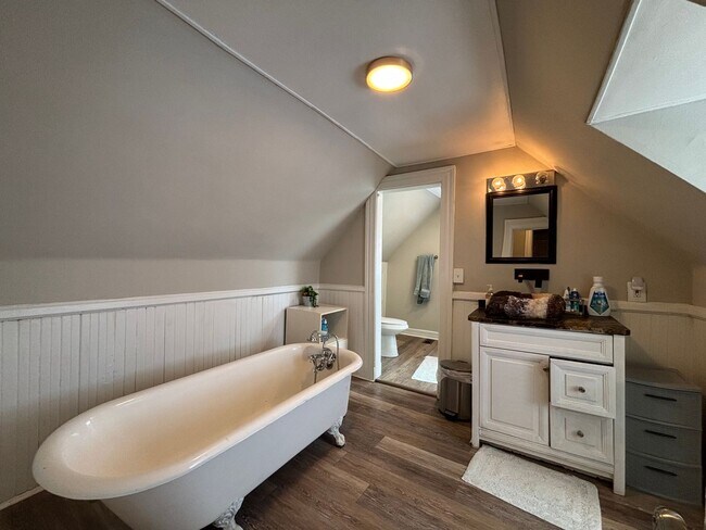 Building Photo - Single Family Home In The Park Ave Neighborhood!