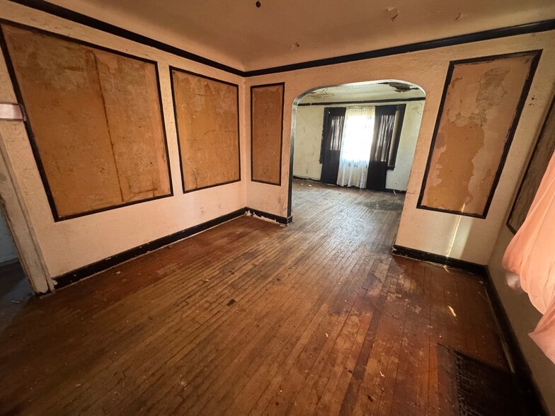 Building Photo - 15447 Griggs St