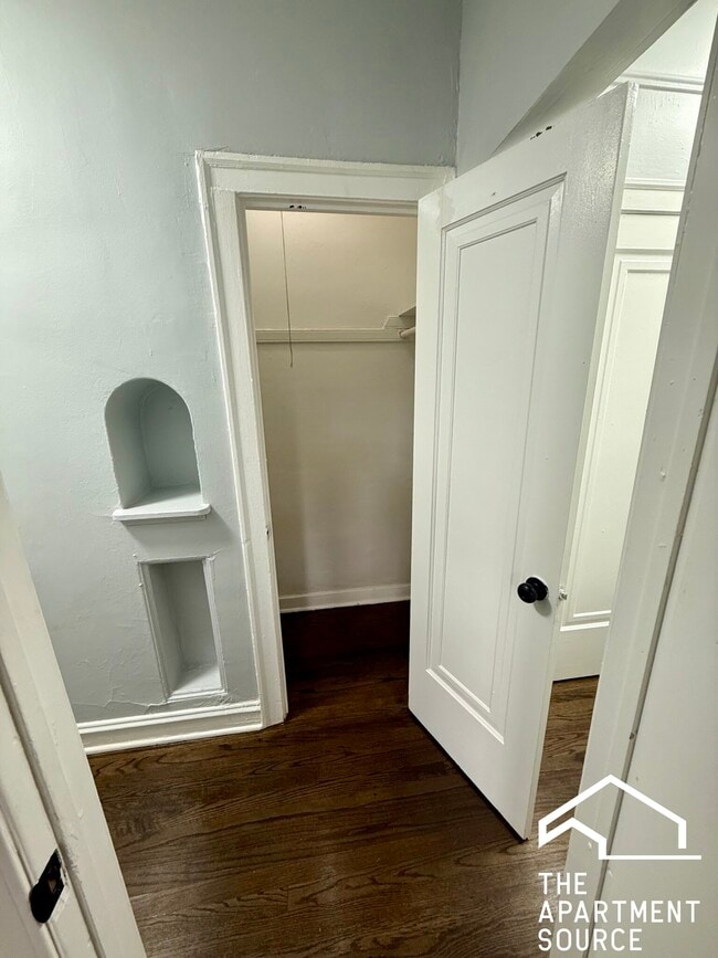 Building Photo - 5214 1/2 S Drexel Ave