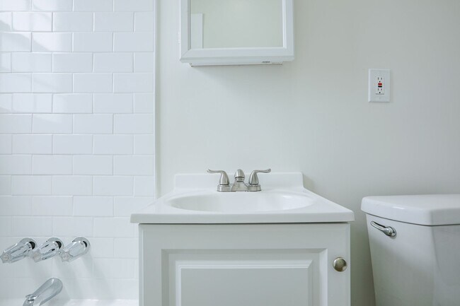 Building Photo - Bright & Inviting 1-Bedroom Apartment