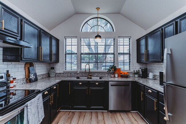 Building Photo - "Well-maintained 4-Bedroom Gem with 2 Full Baths and a Fireplace in Desirable Harker Heights Neig...