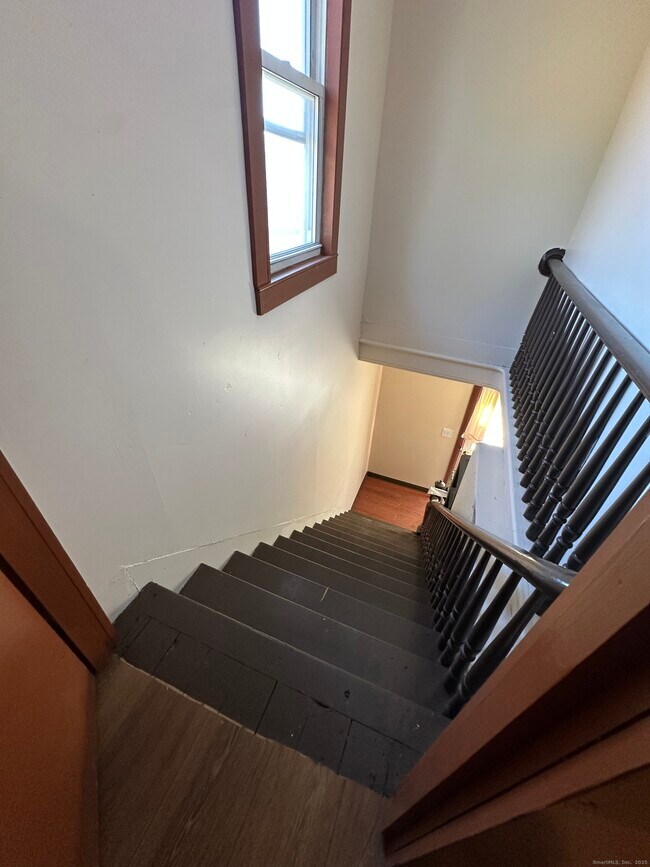 Building Photo - 1046 Main St