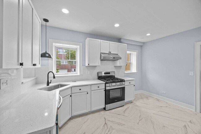 Building Photo - 1101 S Oak Park Ave