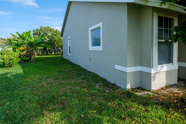 Building Photo - 12795 Kingsway Rd
