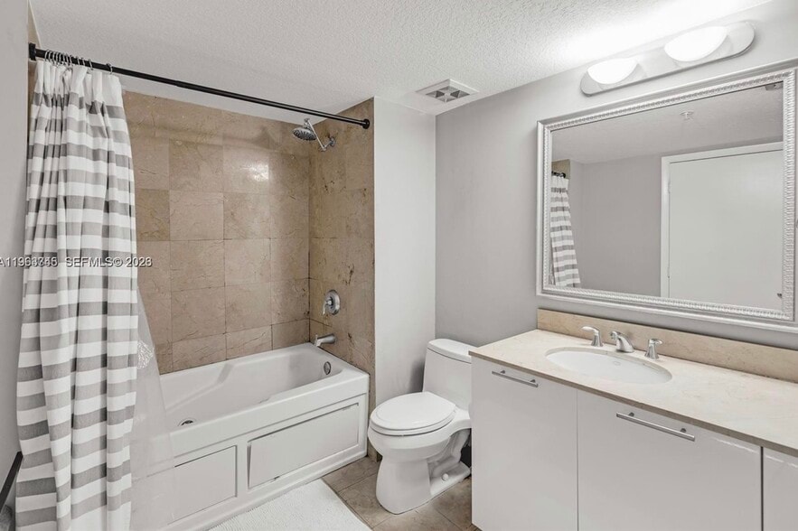 Building Photo - 1800 N Bayshore Dr