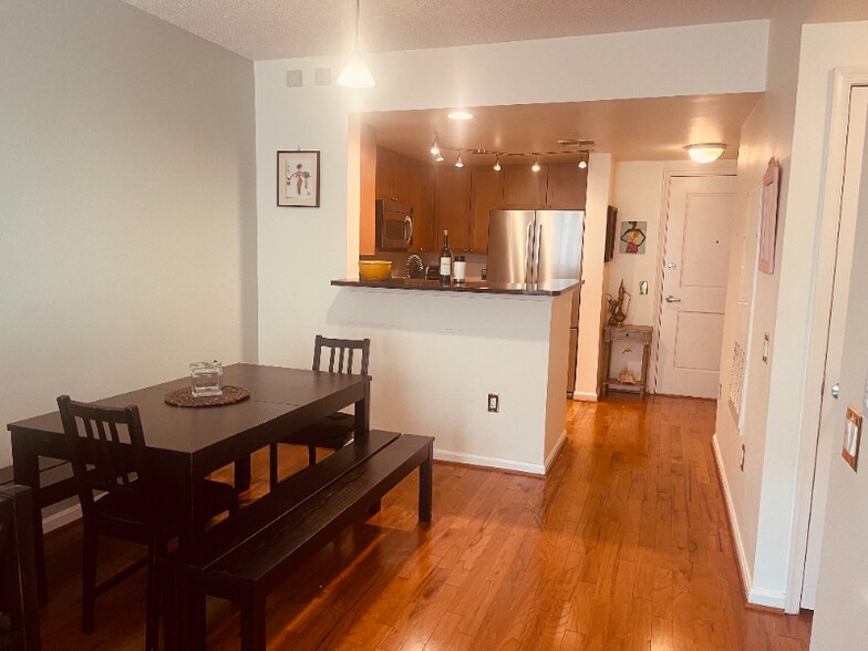 Building Photo - 930 Wayne Ave