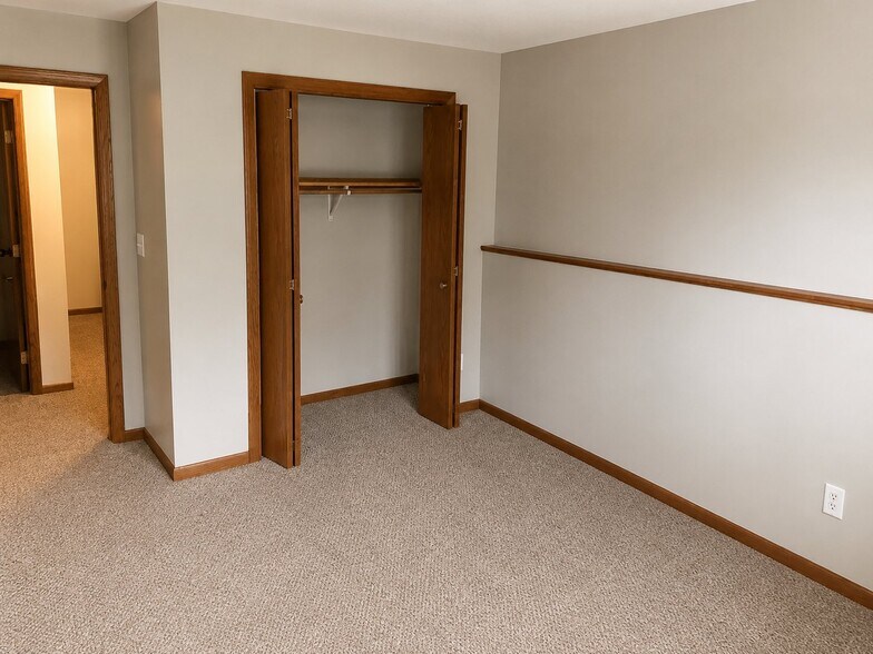 Building Photo - 3320 Rosewood Dr