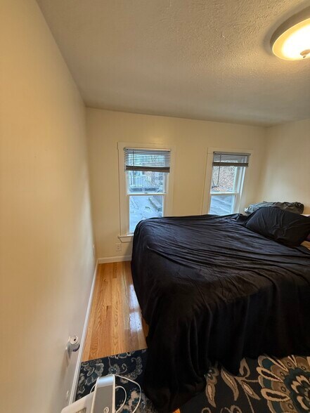 Building Photo - 518 E 3rd St