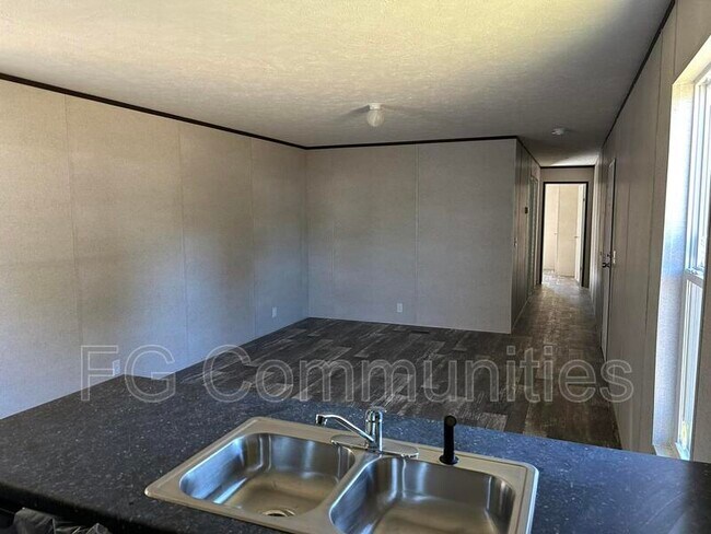 Building Photo - 101 Pistol St