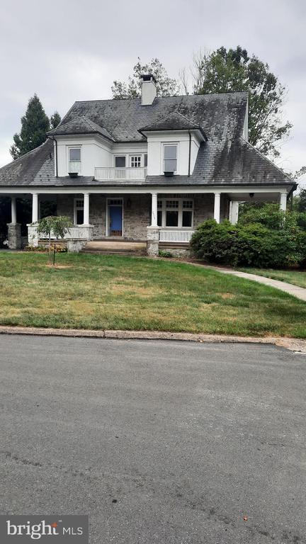 Building Photo - 2315 Magnolia Dr
