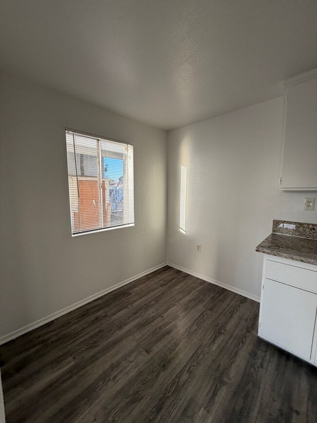 Building Photo - WoW 1 Bd 1 Ba House with a Yard and Laundry Hookups