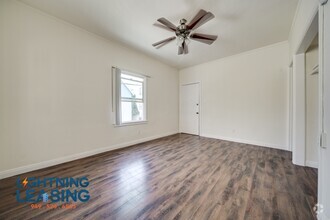 Building Photo - 420-423 N Coronado St
