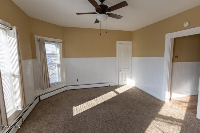 Building Photo - 104 Lawrence St