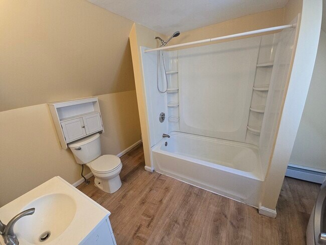 Building Photo - 210 County St