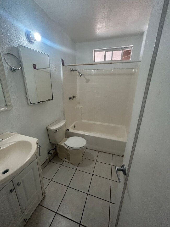 Building Photo - Spacious 3 bed/1 bath coming soon in McFar...