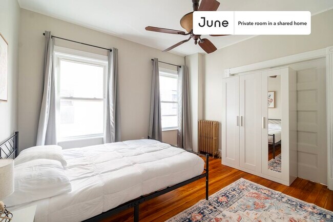 Building Photo - Room in Shared 5 bed/2 bath home in Brookline