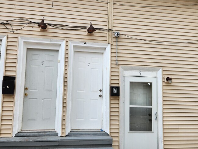 Building Photo - 7 National St