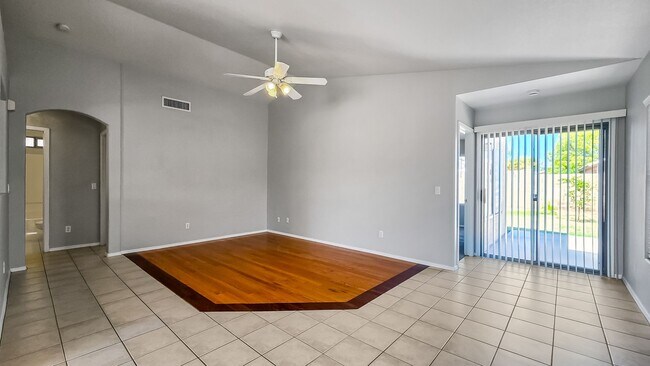 Building Photo - 13344 W Desert Ln