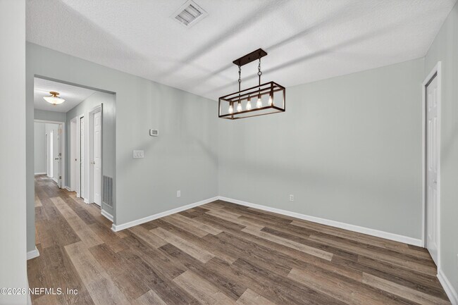 Building Photo - 13727 Richmond Park Dr N