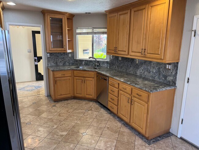 Building Photo - 4 Bedroom Ranch Style Home in Quiet El Sobrante Neighborhood