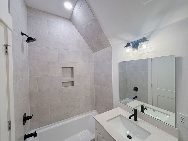 Building Photo - 16 Nats Ct