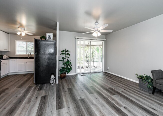 Building Photo - Newly Remodeled 3 Bedroom Home in Central Location