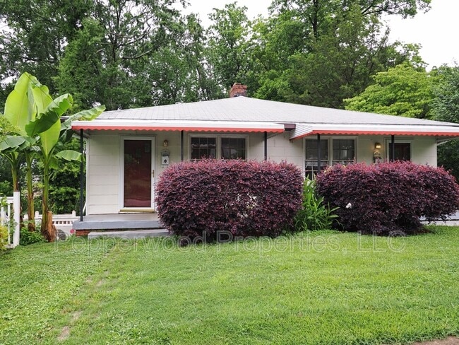 Primary Photo - 338 W Hampton Ave