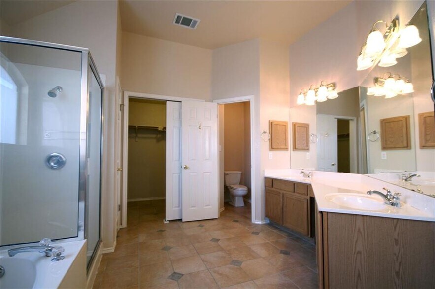 Building Photo - 1616 Chasewood Dr