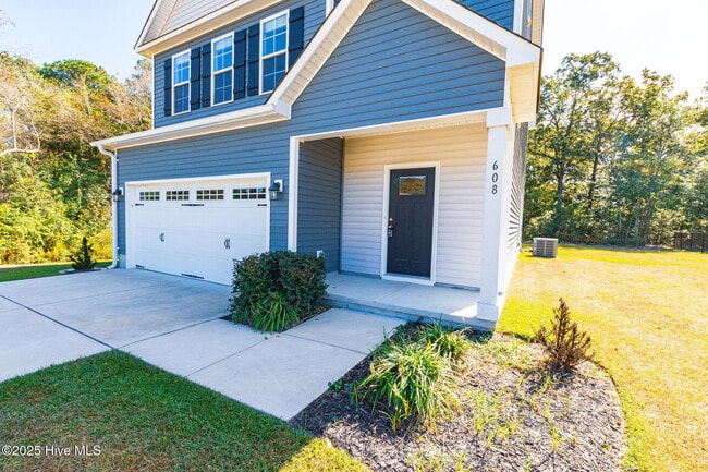 Building Photo - 608 Feather Ct