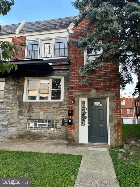 Building Photo - 928 Durard St