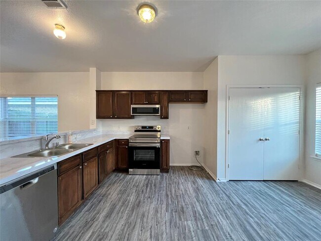 Building Photo - 703 Donny Brook Dr