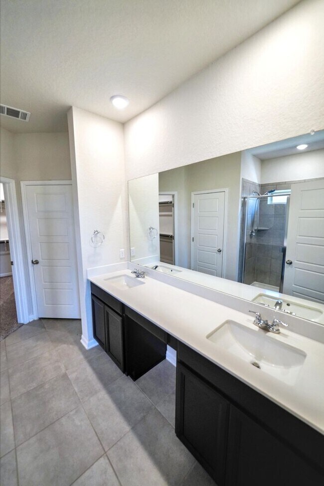 Building Photo - Beautiful Home Now Available in Orchard Pa...