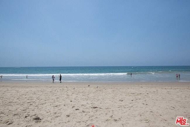 Building Photo - 40 Rose Ave