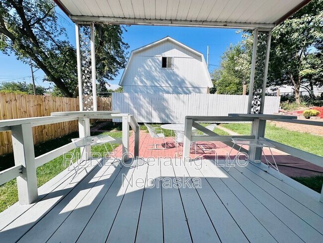 Building Photo - 830 S 54th St