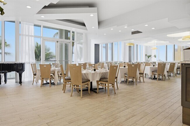 Building Photo - 16500 Collins Ave