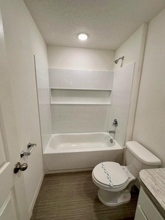 Building Photo - Large Family Home