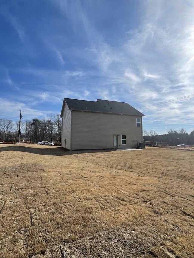 Building Photo - 192 Emory Rd