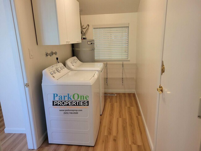 Building Photo - COMING SOON! Spacious single level Woodlan...