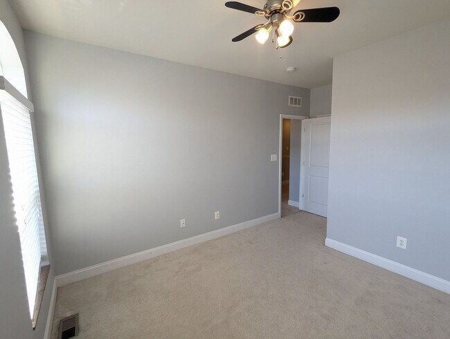 Building Photo - Ground level (two story) Condo in Westview South Community available early April!