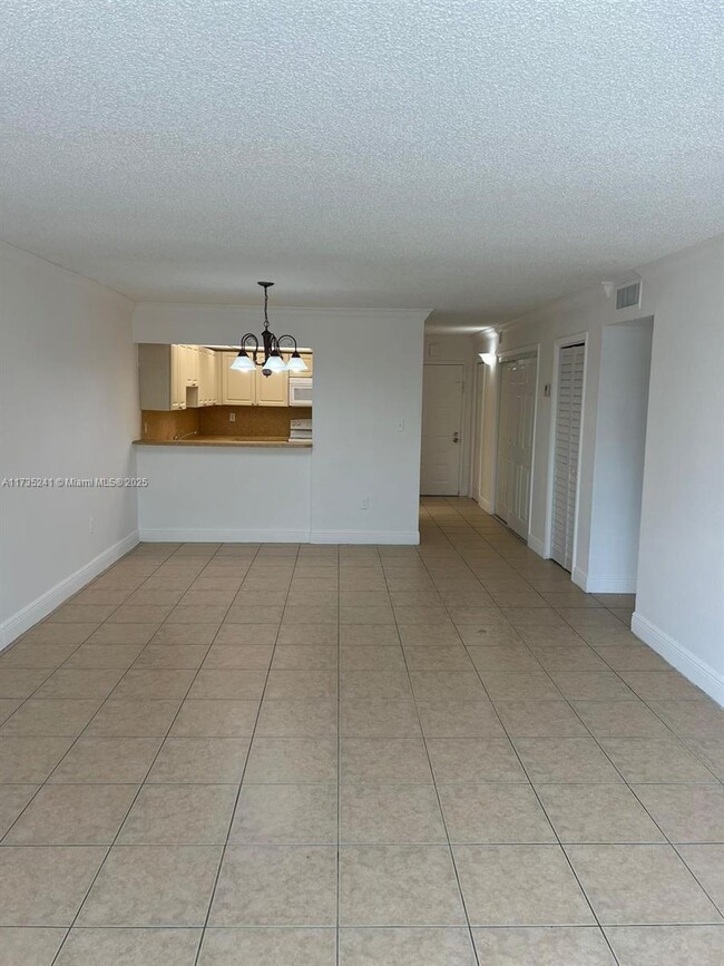 Building Photo - 6930 Miami Gardens Dr