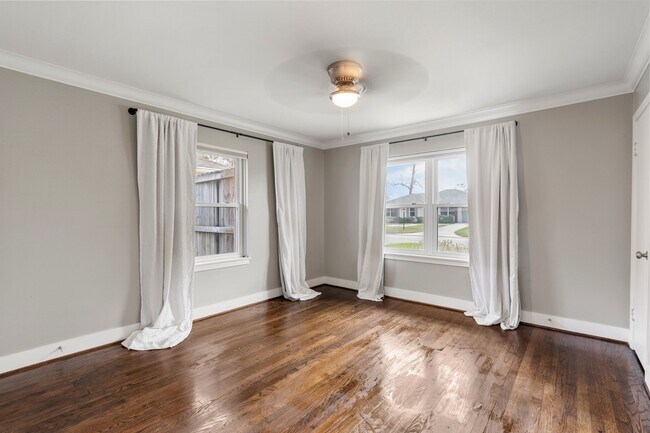 Building Photo - 1902 De Milo Dr